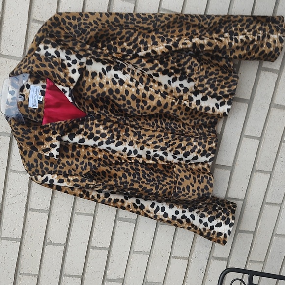 Leopard 🐆🐆 Jacket - Picture 2 of 9